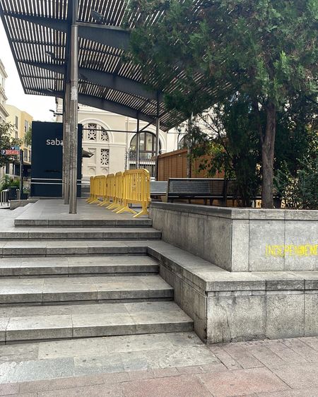 Preview image for Plaça del Dr. Robert - 6 Stair Out Ledge