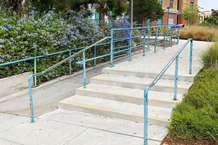 Preview image for UCI Long 4 Stair Kink Rail