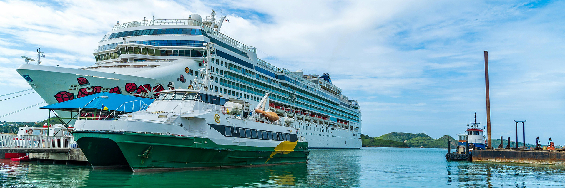 Vacation villa in Antigua with a horizon-line pool overlooking coral water and white sand hush.