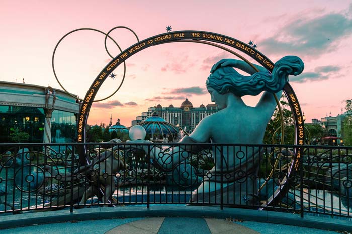 A modern art landmark in the heart of Orlando, Florida—showcasing the vibrant public sculpture scene near our 5-star resort communities.