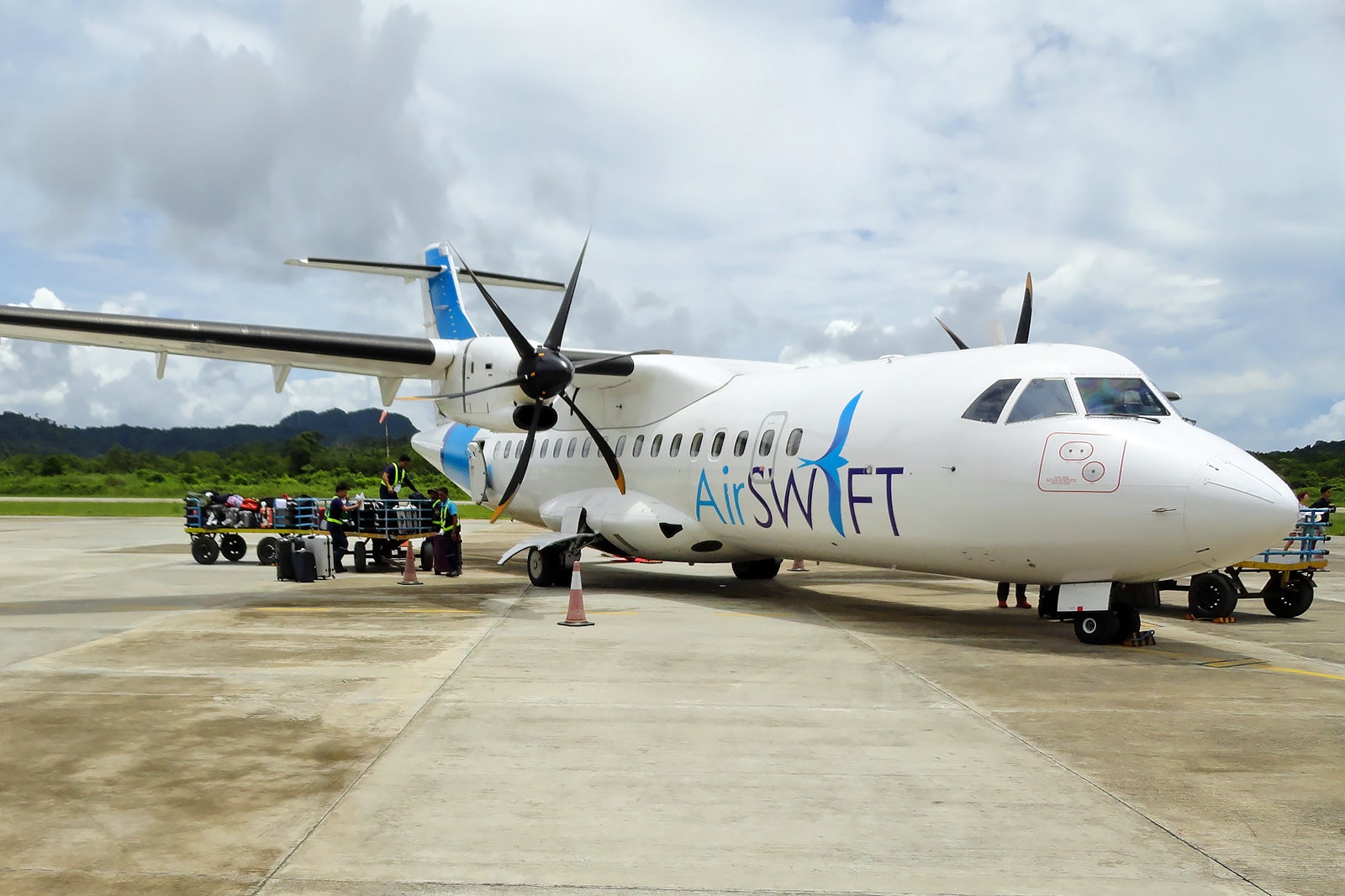 Which airport do you fly into for El Nido: