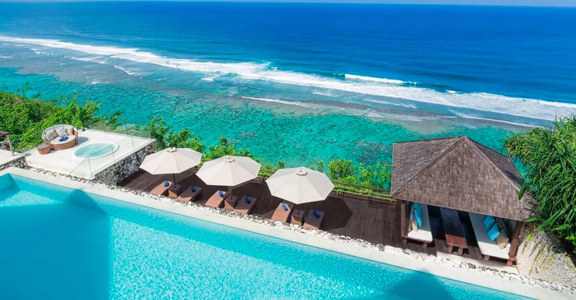 Clifftop Bali villa in the Bukit Peninsula offering an infinity pool and panoramic turquoise sea views.