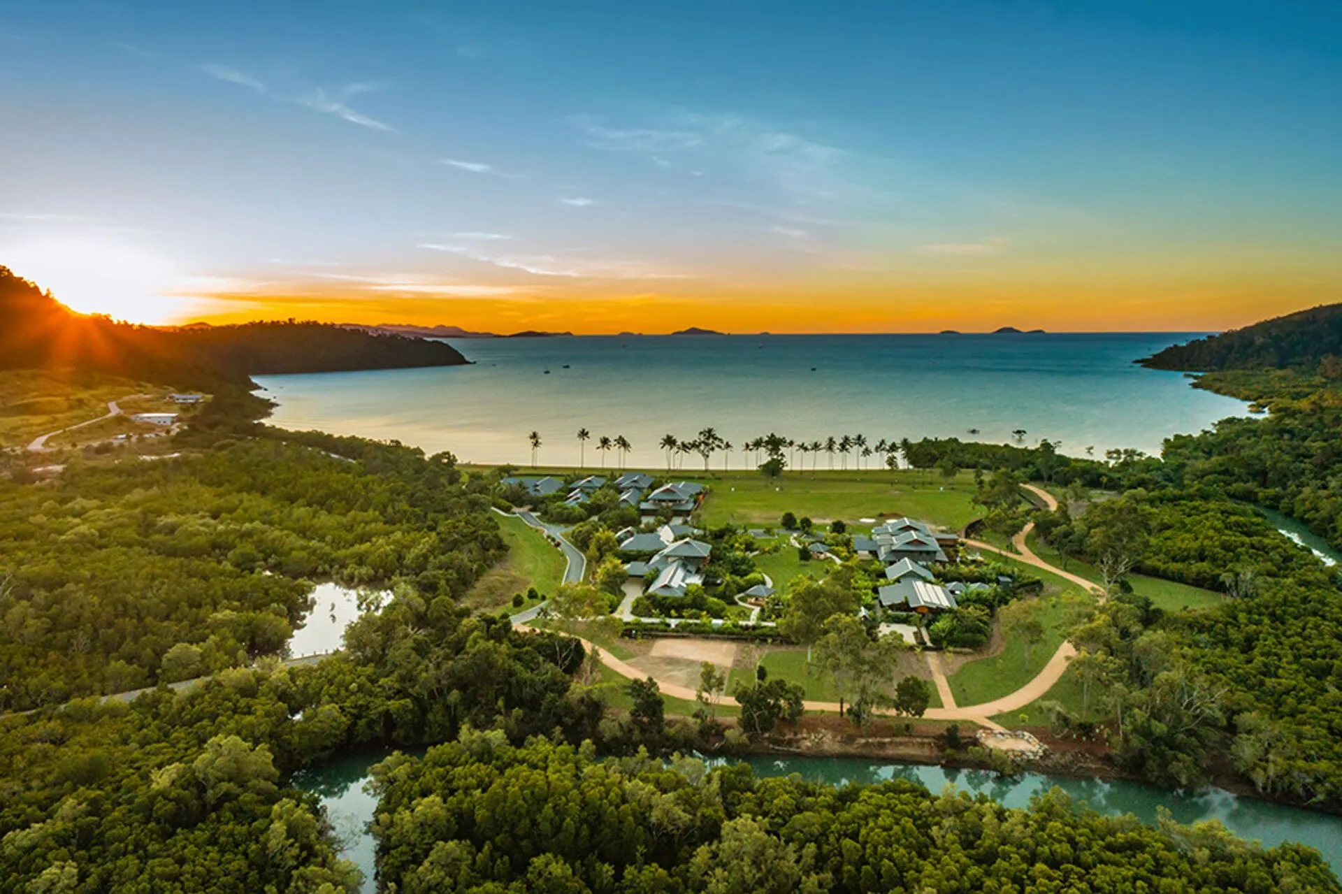 Oceanfront holiday home with direct beach access