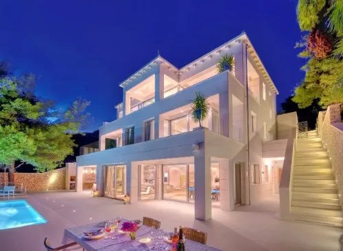 Luxury holiday homes in the Mediterranean