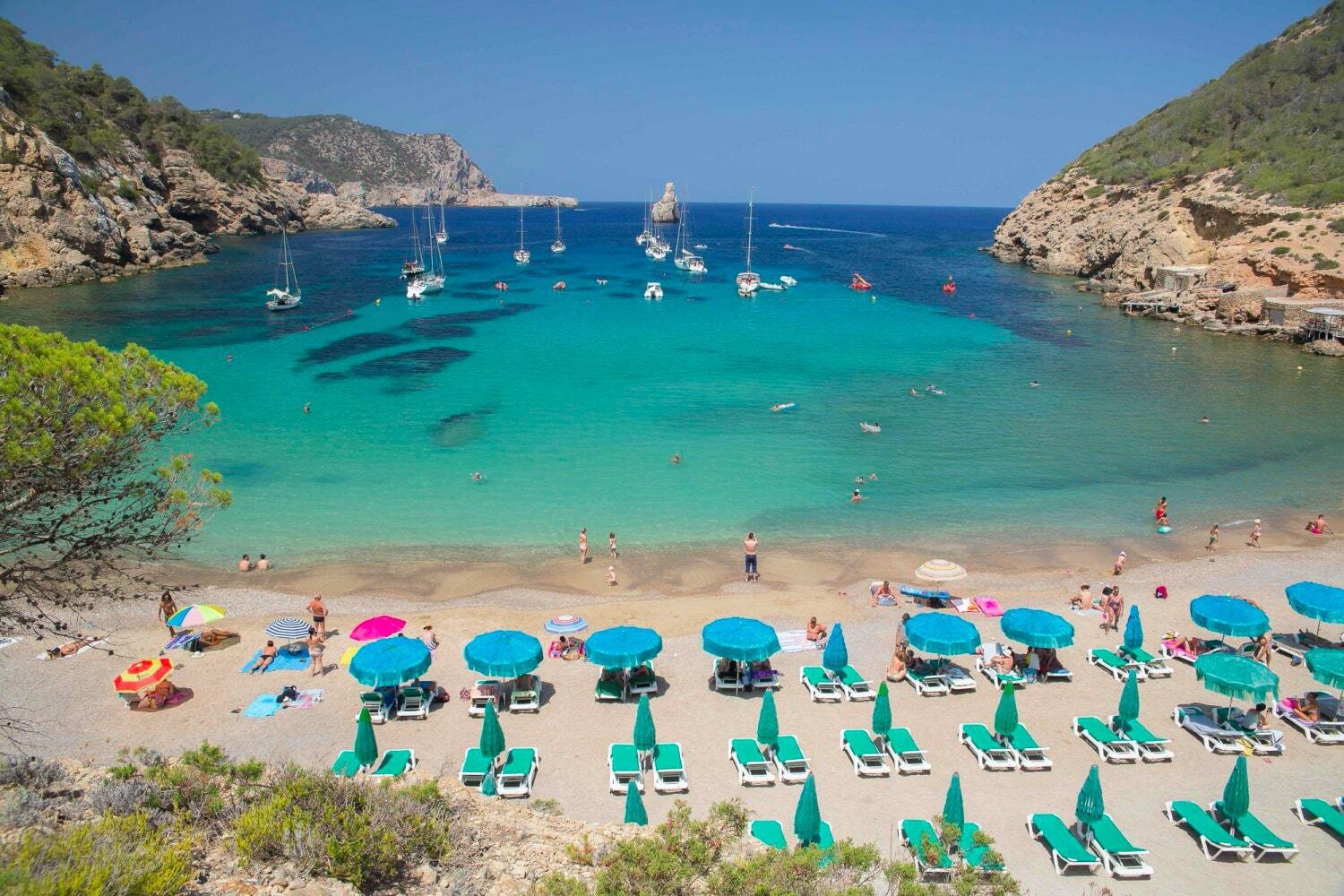 Late villa rentals in the Mediterranean