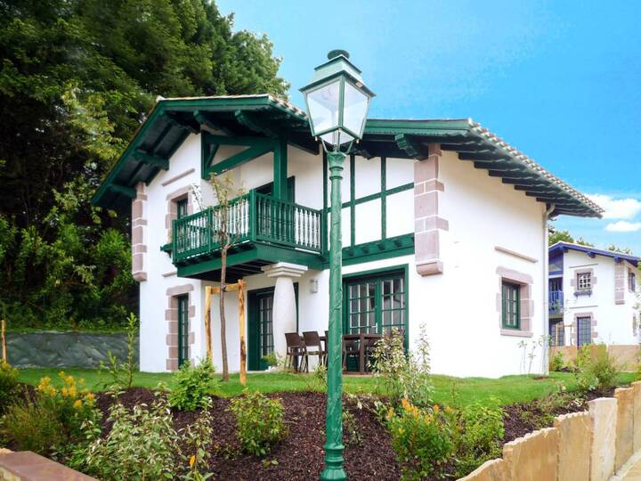 Domaine de Lana 4-Bed Retreat, Urrugne Villa 1002
