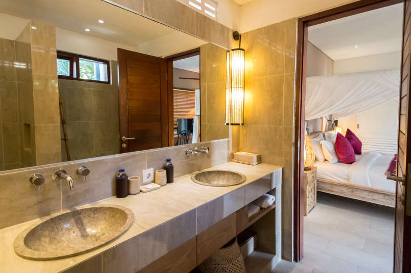 How to Rent Your Own Private Luxury Holiday Villa in Seminyak for Less than Basic Hotel, Villa Bali 2040