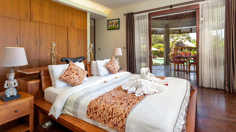 Spacious 4BR Villa W/ Pool & Garden, Bali Villa 2233