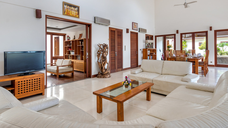 Spacious 4BR Villa W/ Pool & Garden, Bali Villa 2233