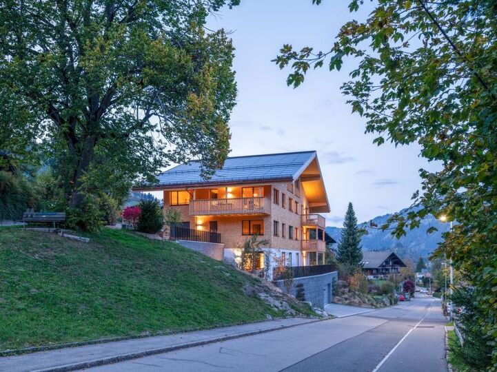 Elegant Family Home in Zweisimmen, 1177