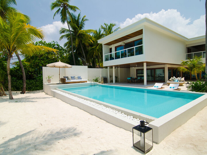 Private Escape in Baa Atoll,1006