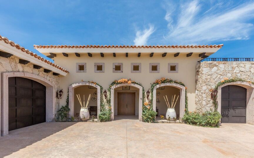 A Luxurious Escape in the Heart of Diamante, Cabo San Lucas Villa 1051