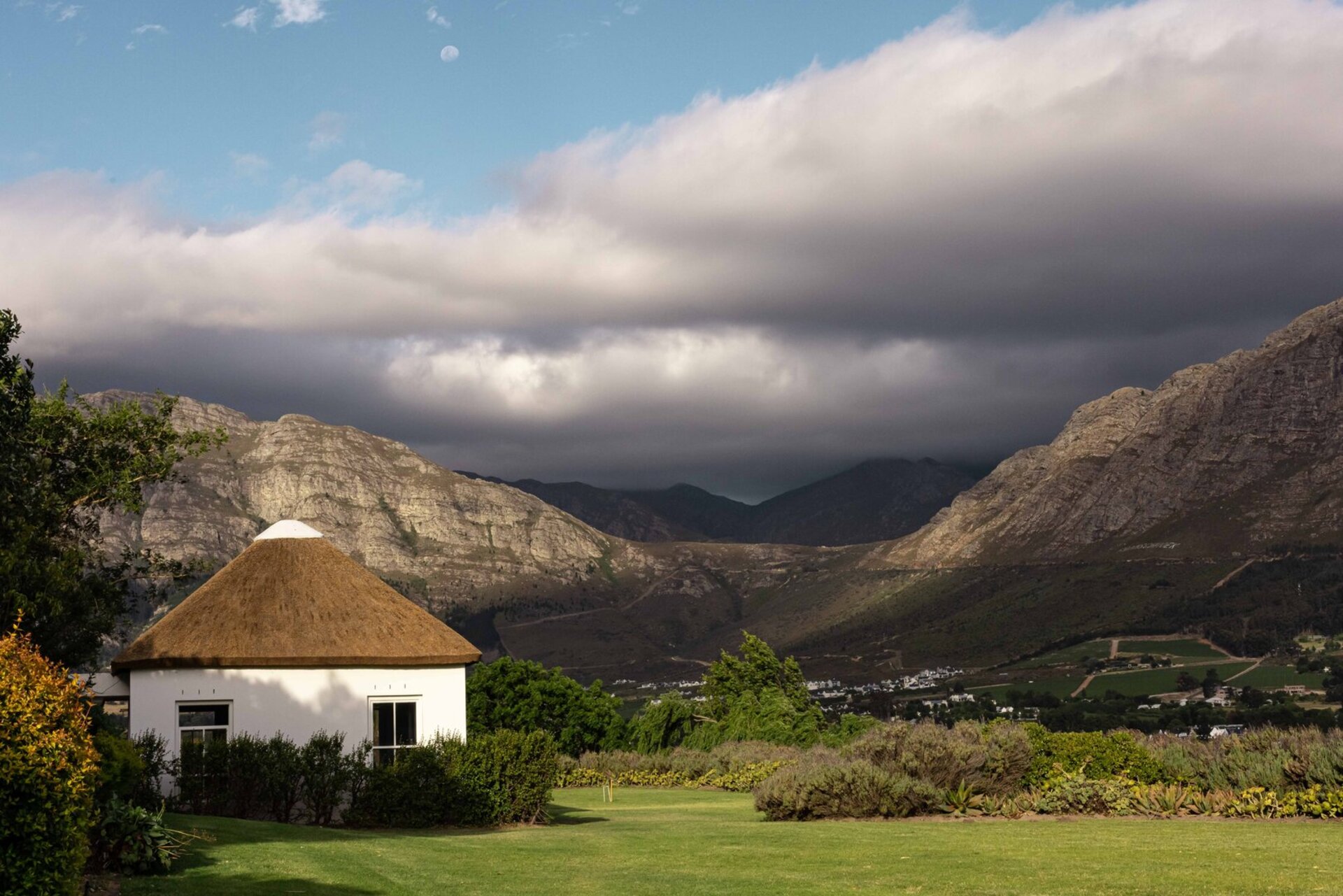 Breathtaking Views & Tranquil Luxury at Mont Rochelle, 1027