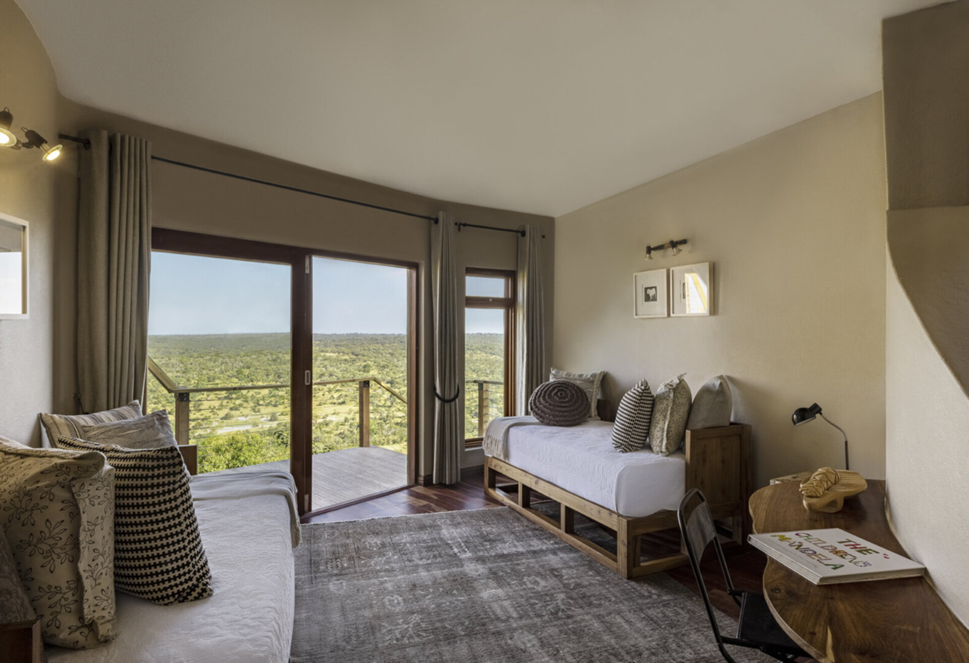 Ulusaba_Cliff 1030