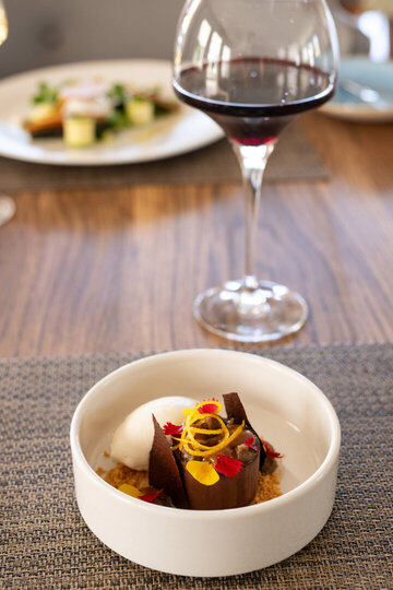 Elegant Shiraz Room with Vineyard & Mountain Views 1037