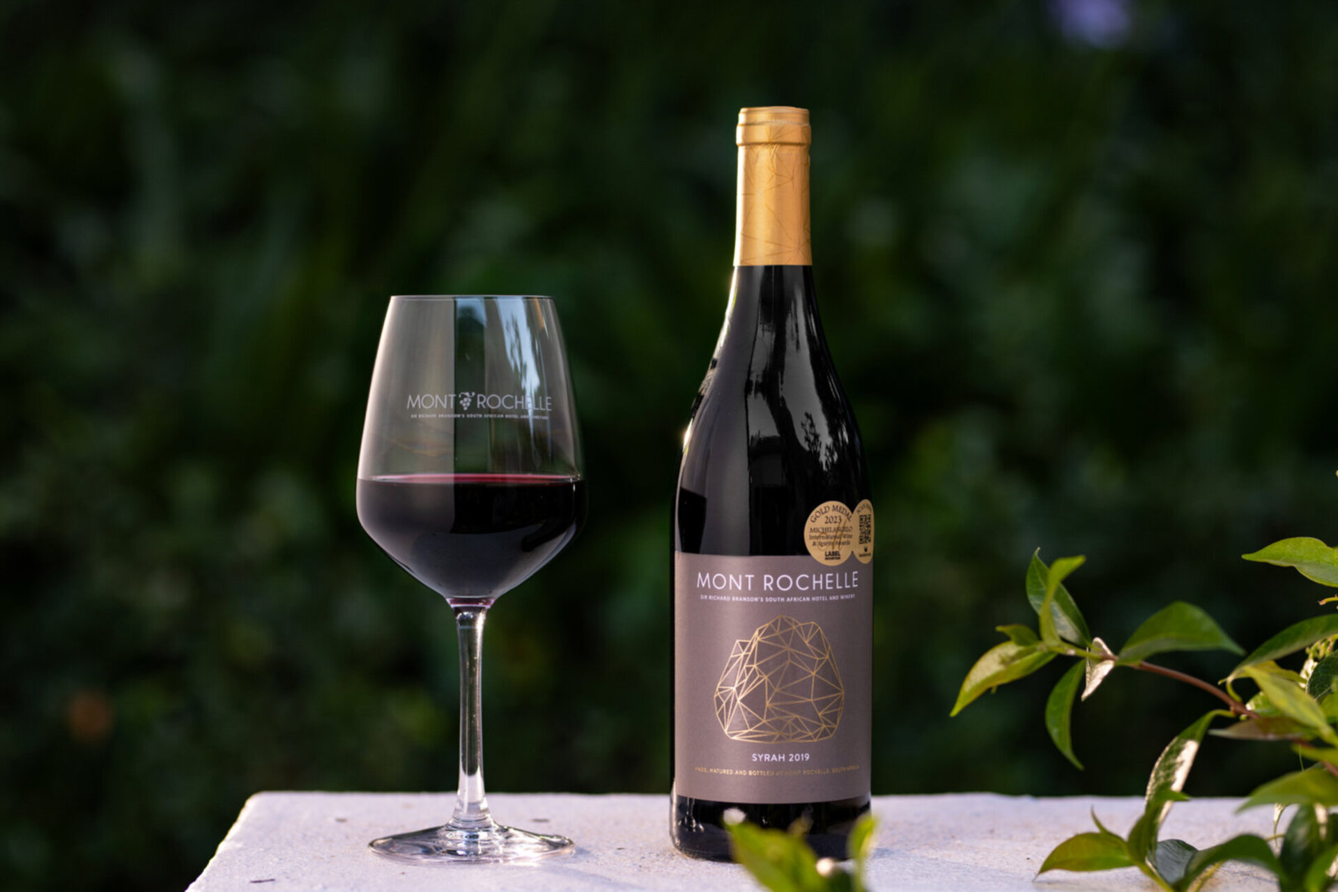 Elegant Shiraz Room with Vineyard & Mountain Views 1037