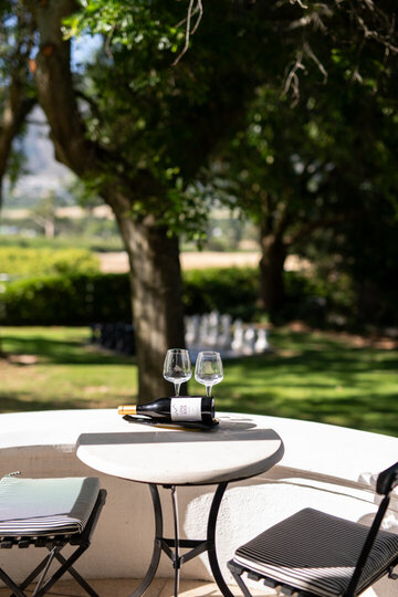 Elegant Shiraz Room with Vineyard & Mountain Views 1037