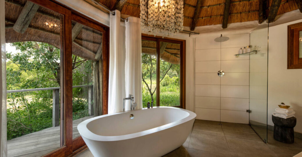 Secluded Treehouse Retreat with River & Bush Views 1057