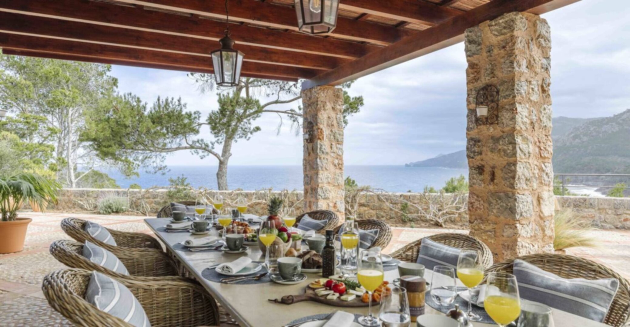 Eagle’s Point Luxury Villa with Mediterranean Views 1060