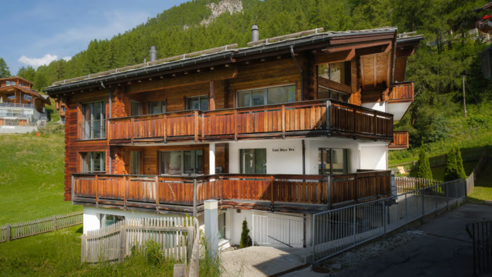 Spacious 3BR Apartment with Balcony in Zermatt, Zermatt Apartment 1238