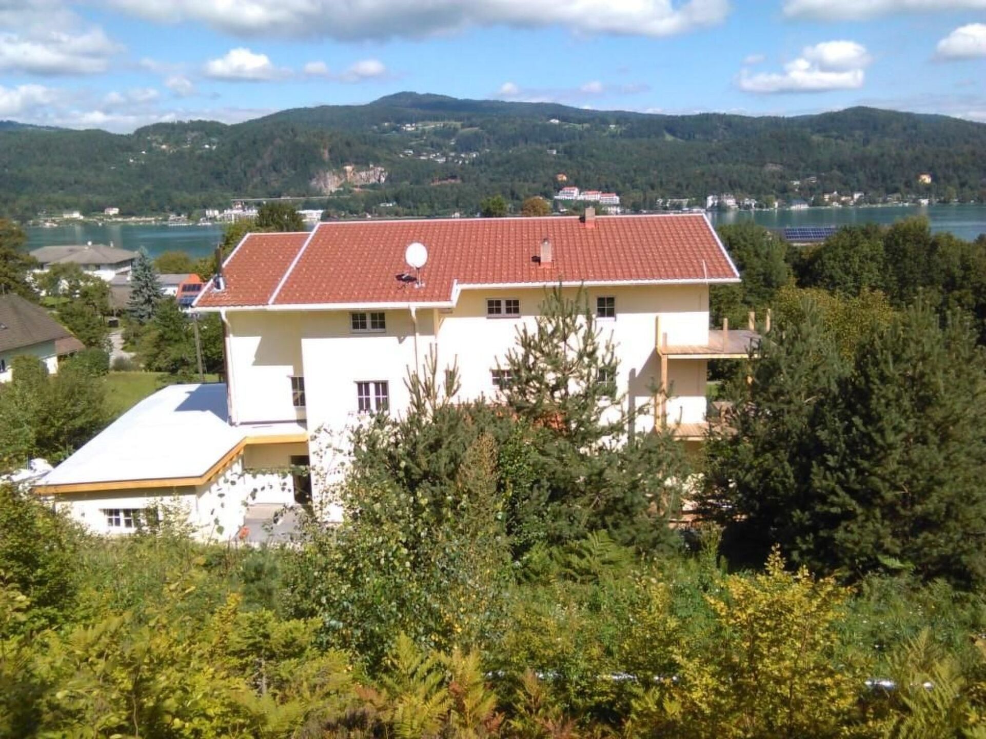 Exclusive 1-Bed Apartment in Klagenfurt-Land, Sleeps 2, 1052