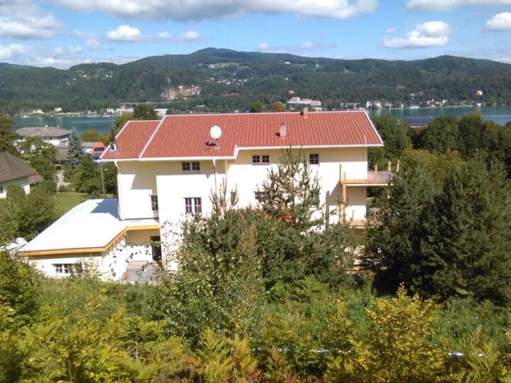 Exclusive 1-Bed Apartment in Klagenfurt-Land, Sleeps 2, 1052