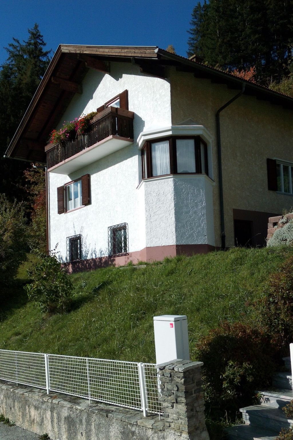 Beautiful 2-Bed Apartment in Innsbruck-Land, Sleeps 5, 1133