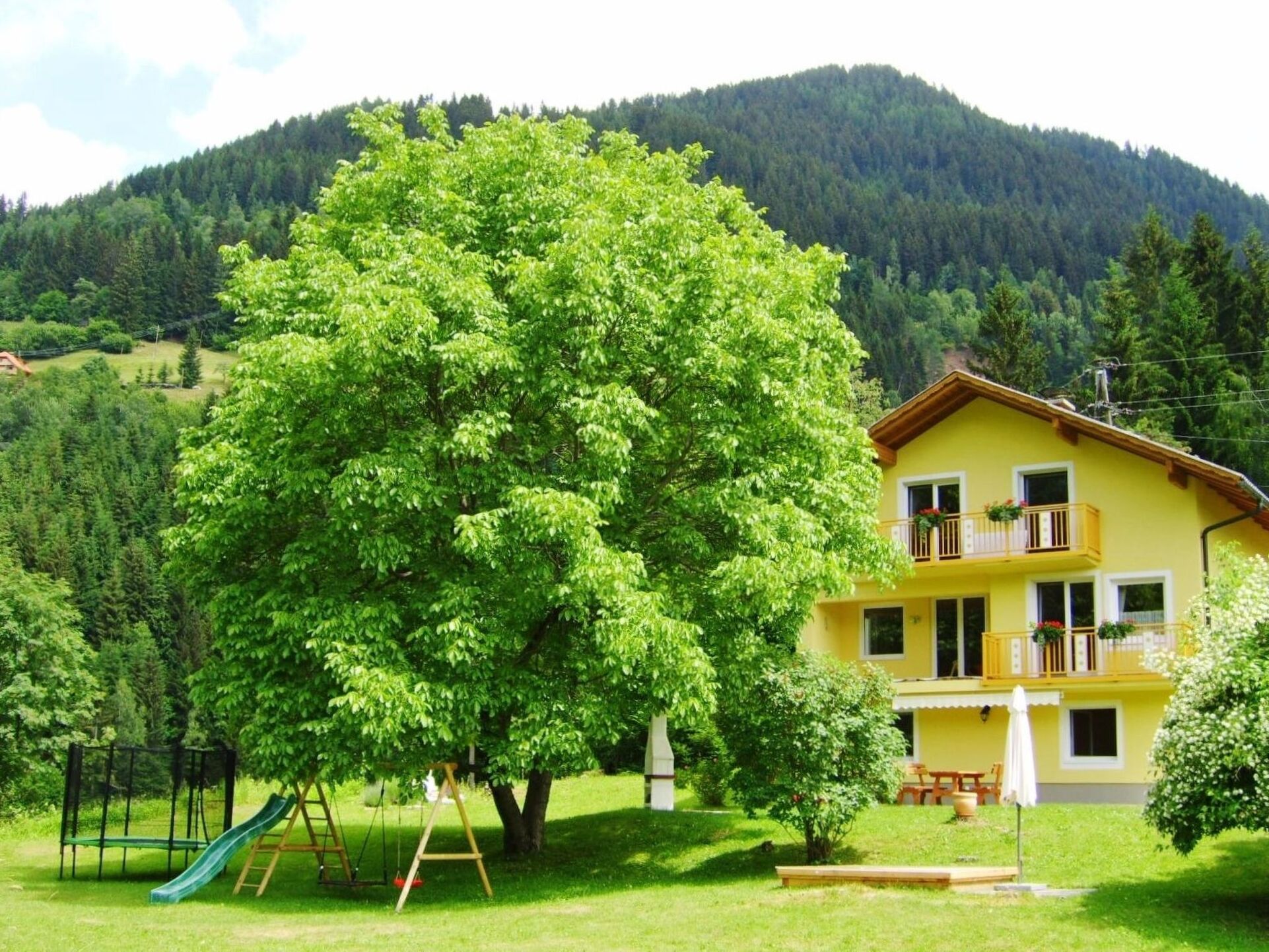 Inviting 2-Bed Apartment in Villach-Land, Sleeps 4, 1047