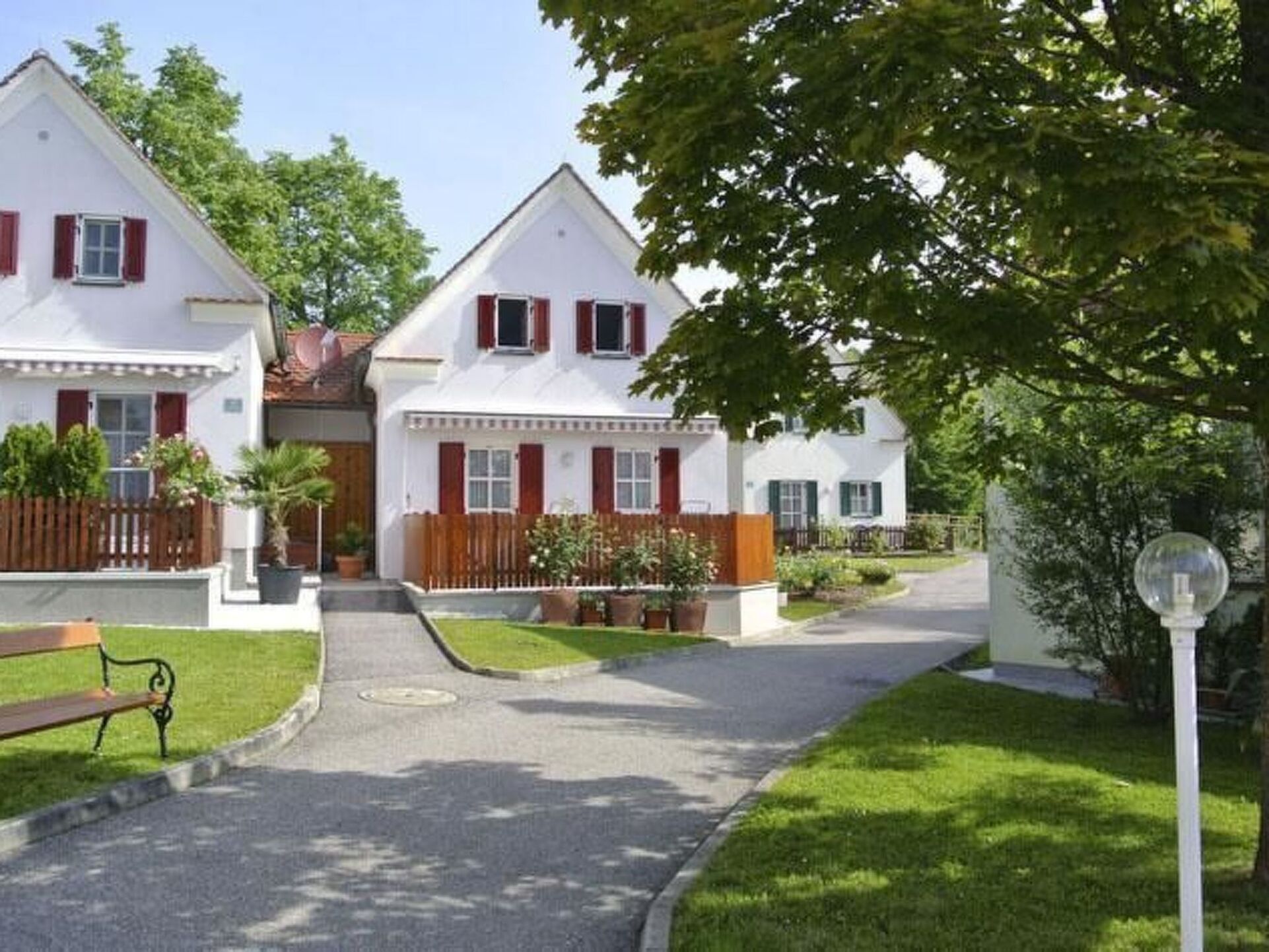 Elegant 1-Bed House in Hartberg-Furstenfeld, Sleeps 3, 1119