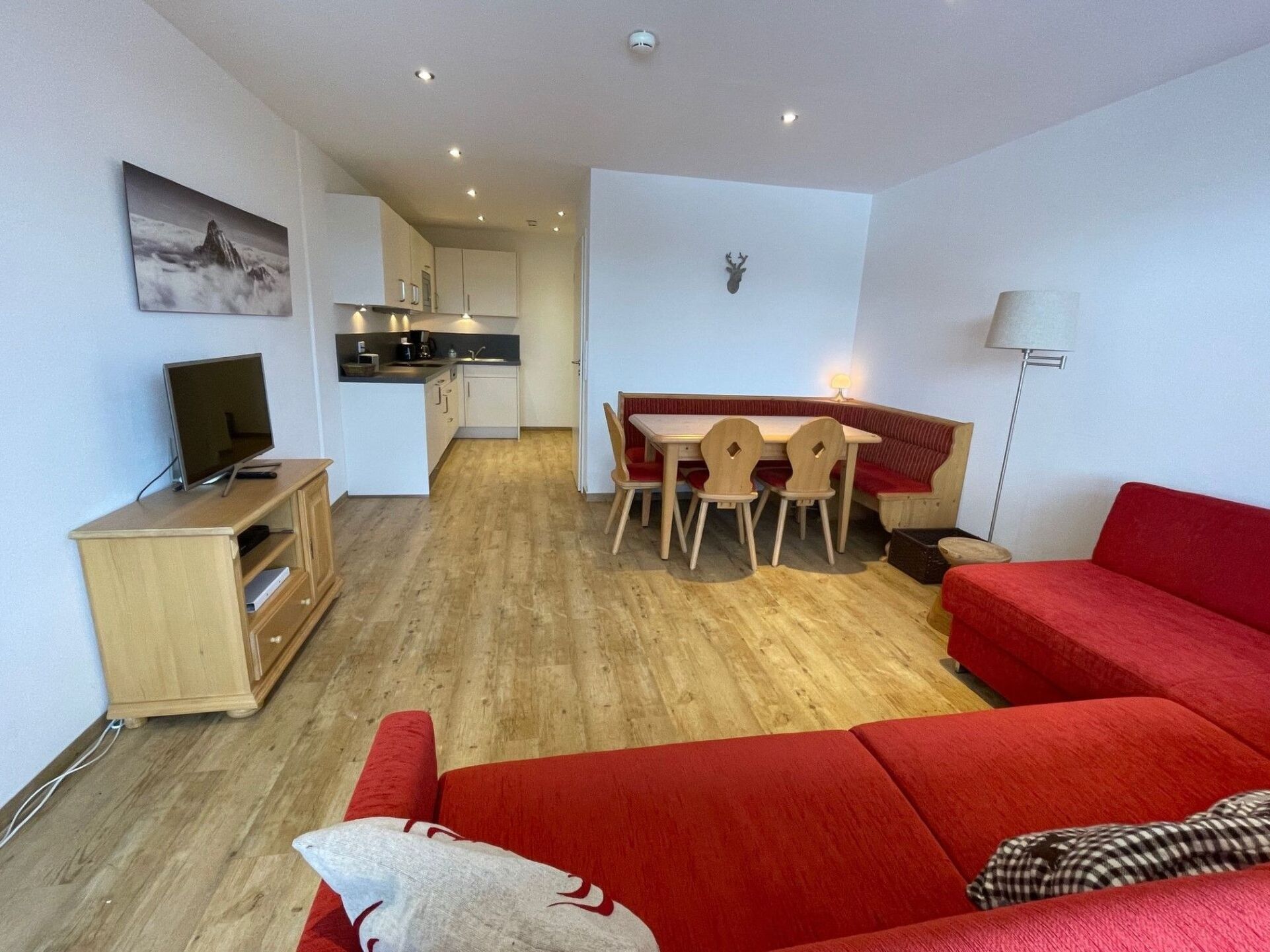 Beautiful 1-Bed Apartment in Bregenz, Sleeps 4, 1036