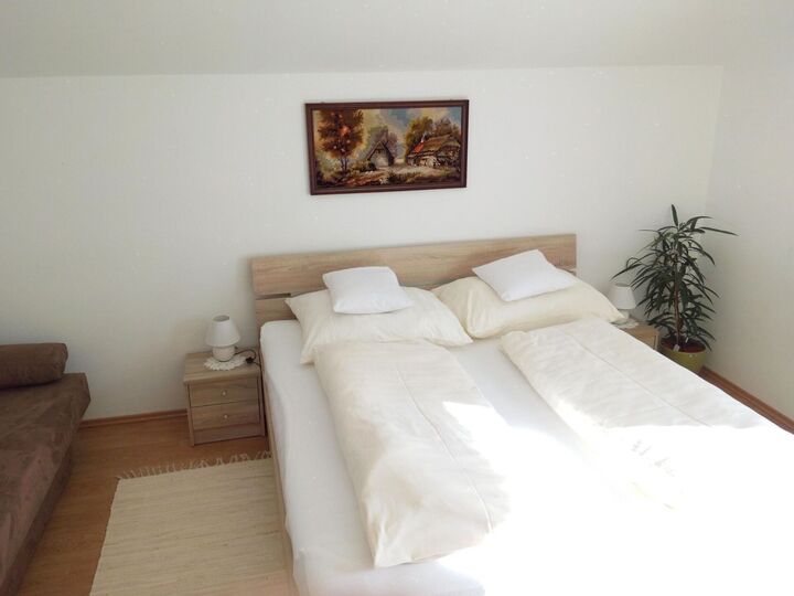 Tranquil 2-Bed Apartment in Innsbruck-Land, Sleeps 5, 1140