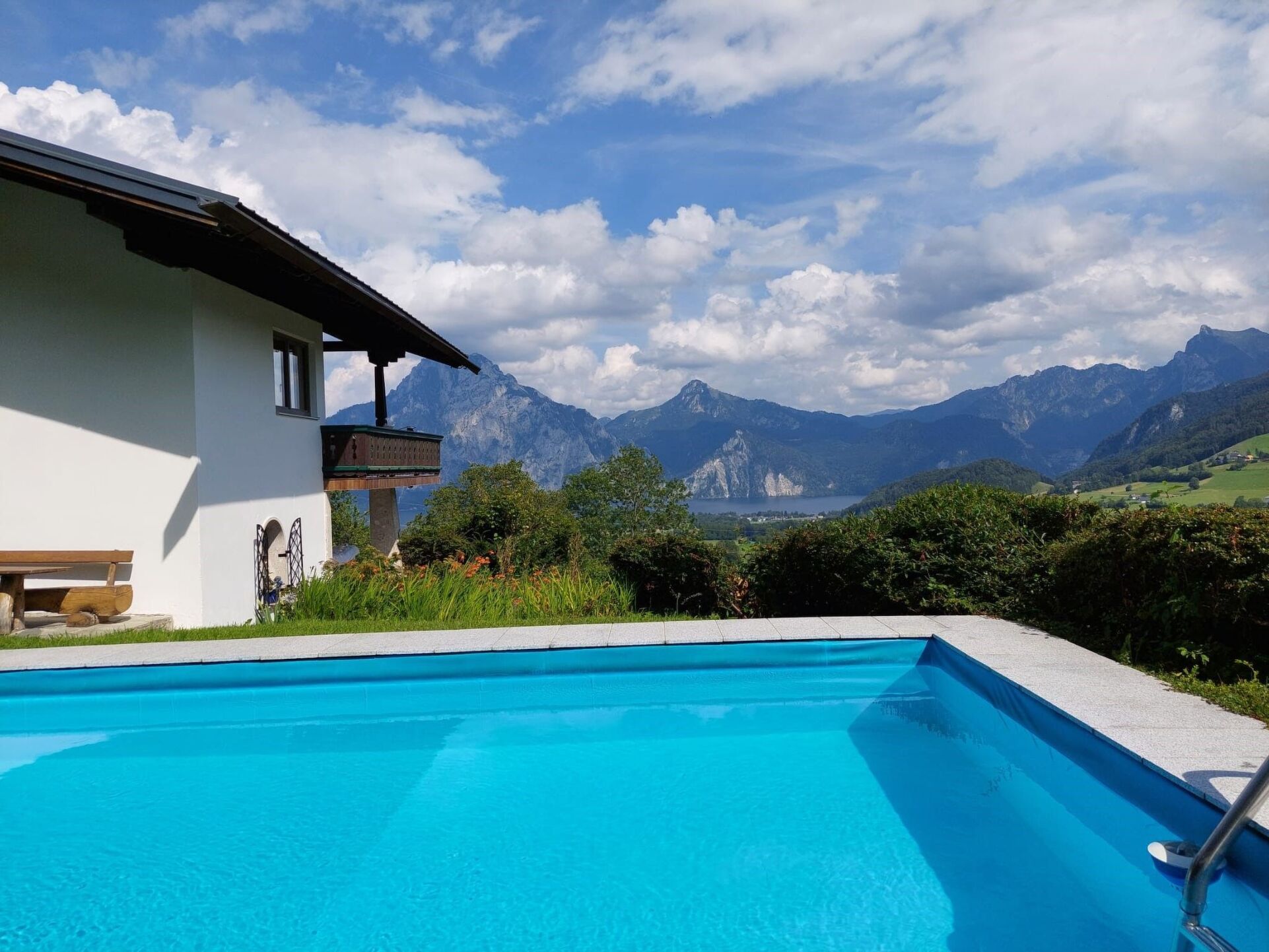 5-Bed House with Private Pool in Gmunden, Sleeps 6, 1003
