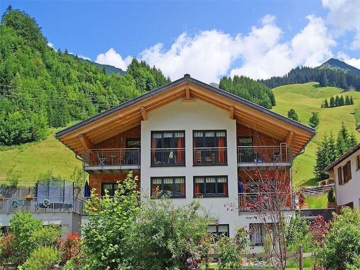 Spacious 2-Bed Apartment in Bregenz, Sleeps 4, 1028, Schröcken, Austria