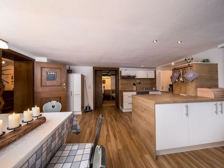 Idyllic 3-Bed Apartment in Reutte, Sleeps 6, 1114, Nesselwängle, Austria