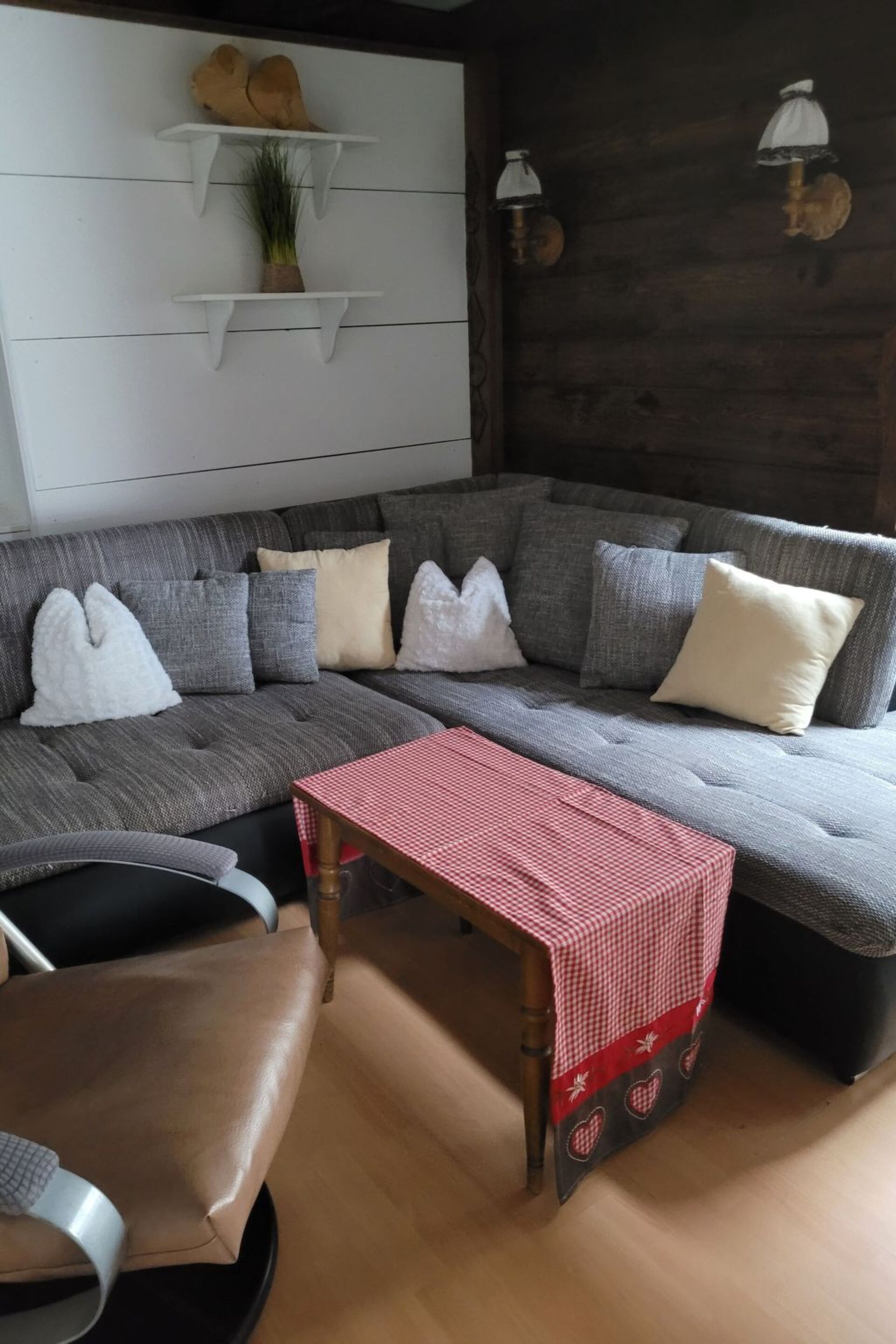 Idyllic 3-Bed Apartment in Reutte, Sleeps 6, 1114
