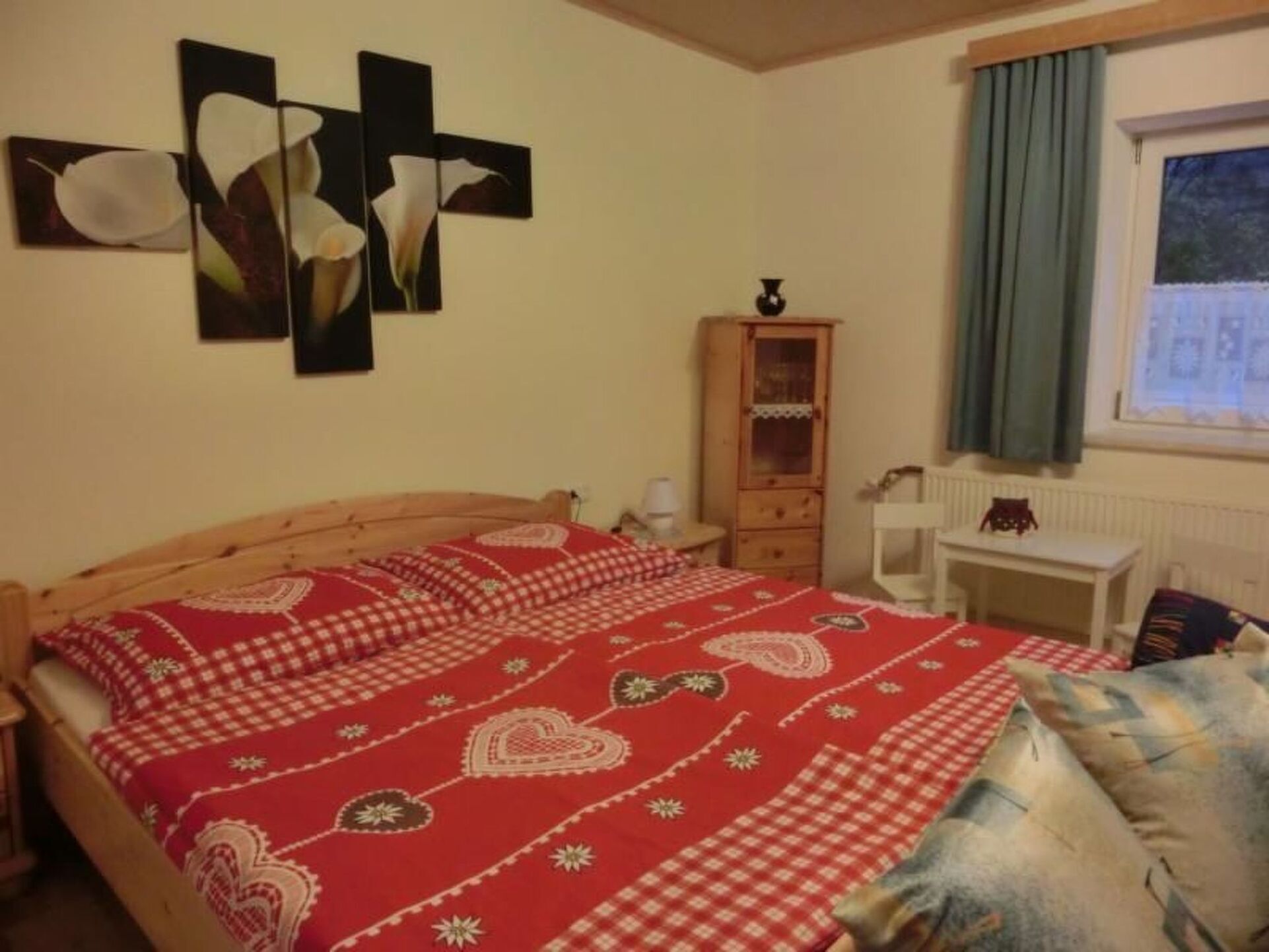 2-Bed Apartment in Bezirk Sankt Polten-Land, Sleeps 4, 1000
