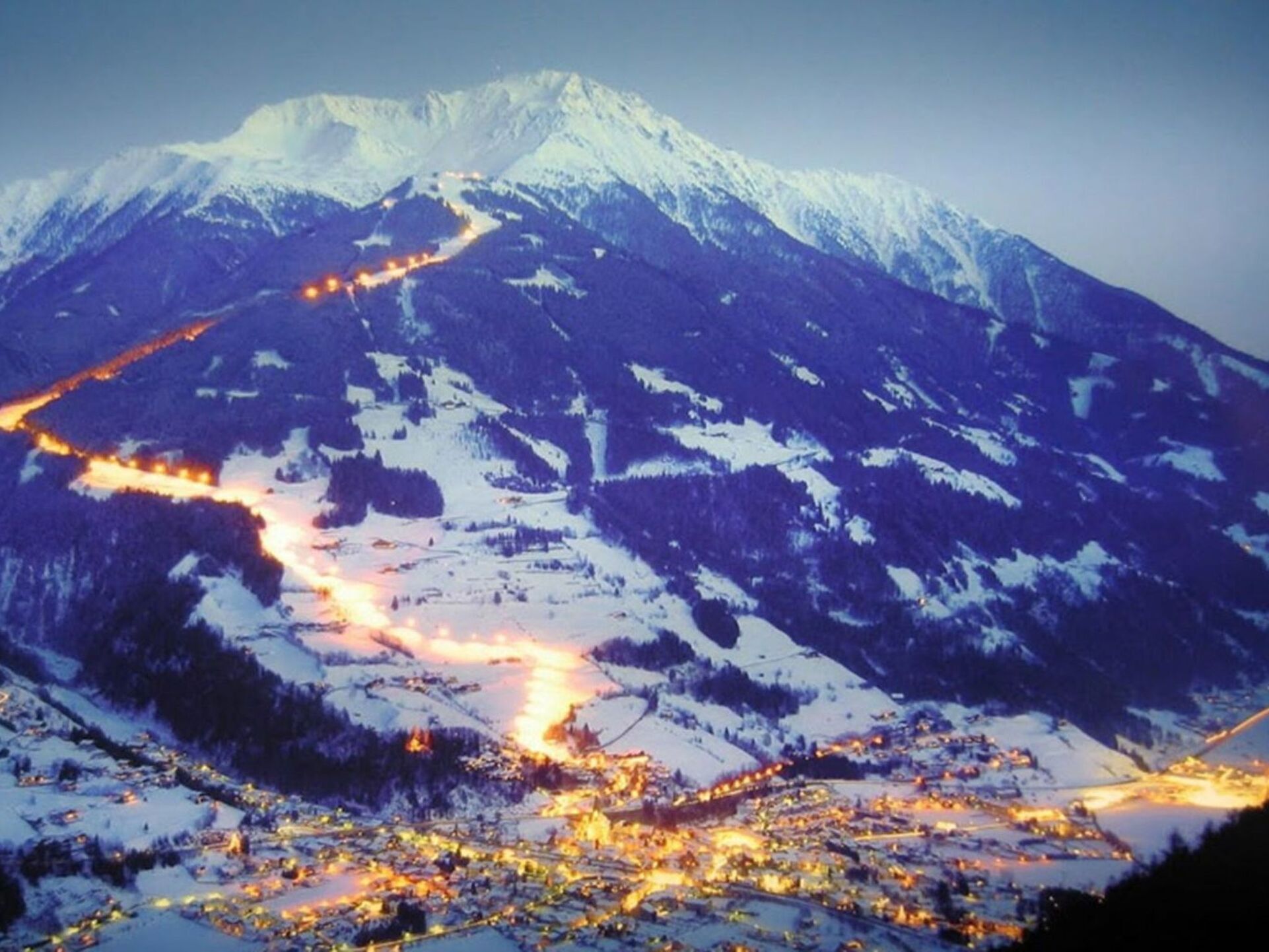 Luxurious 4-Bed Apartment in Lienz, Sleeps 10, 1118