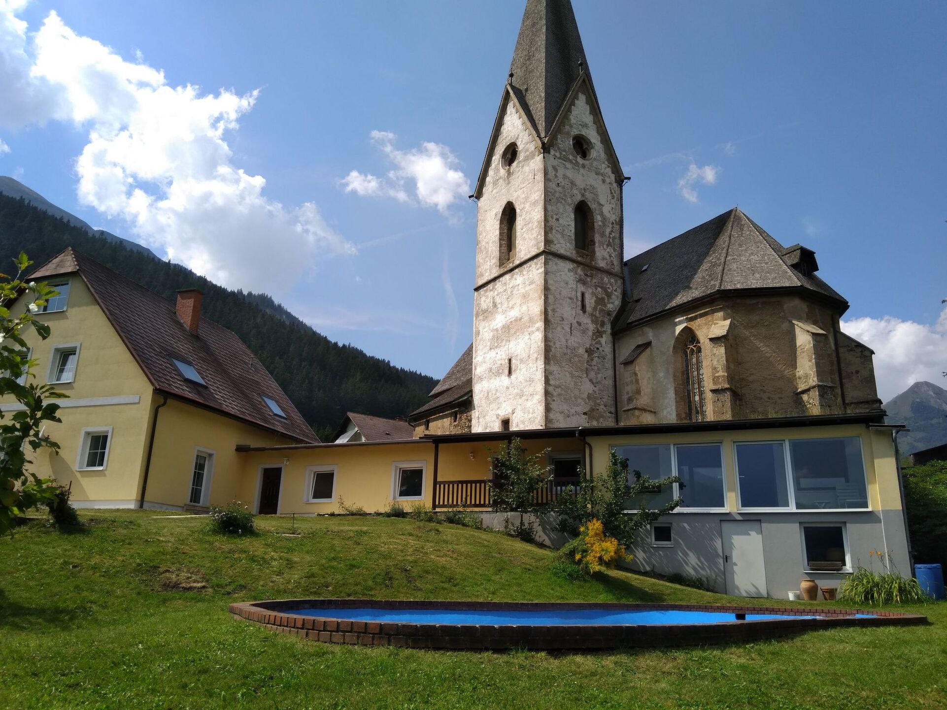 5-Bed House with Private Pool in Leoben, Sleeps 10, 1104