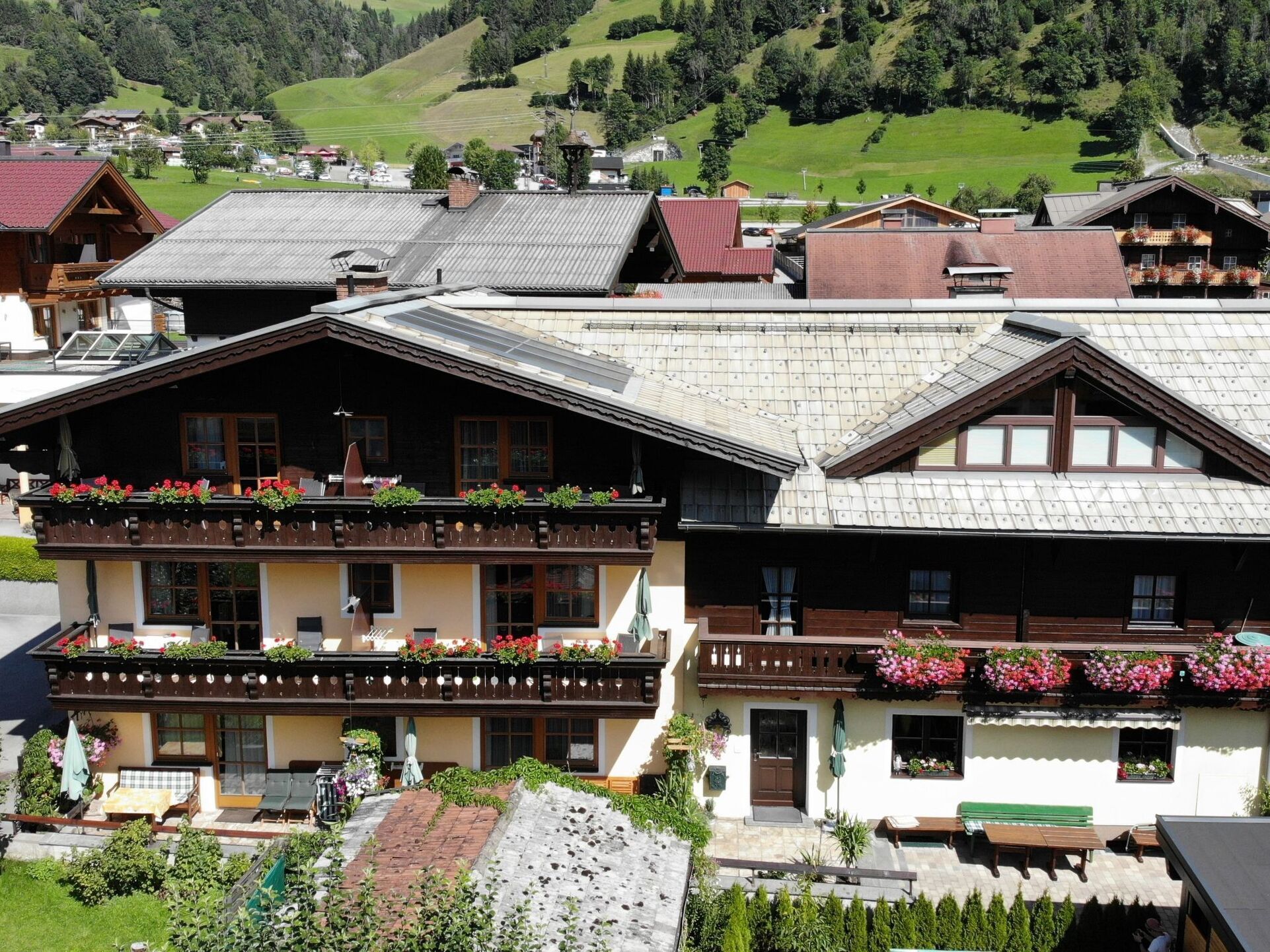 1-Bed Apartment in Sankt Johann im Pongau, Sleeps 4, 1091