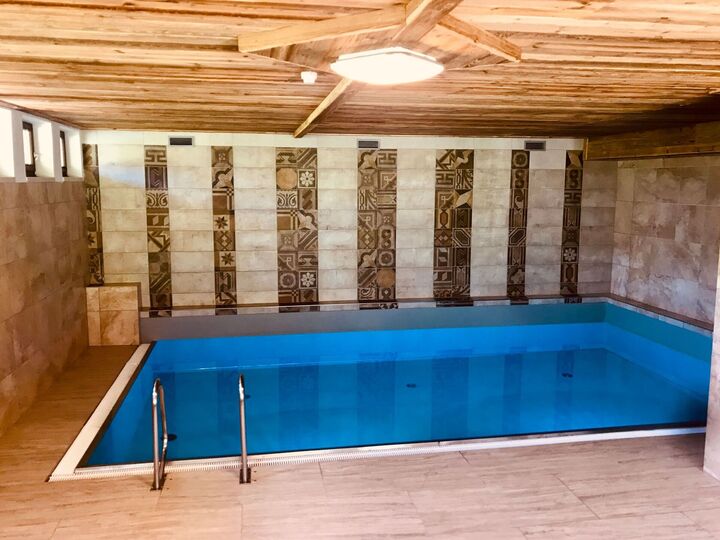 Pool Indoor