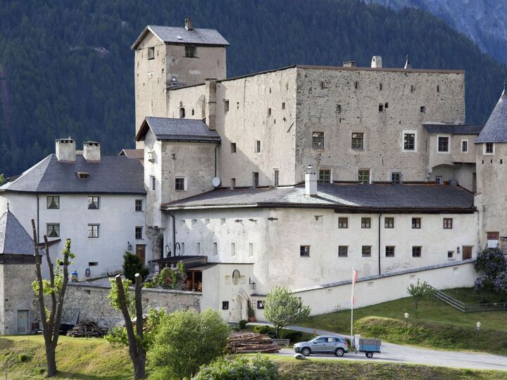 Gorgeous 2-Bed Apartment in Landeck, Sleeps 4, 1125, Nauders, Austria
