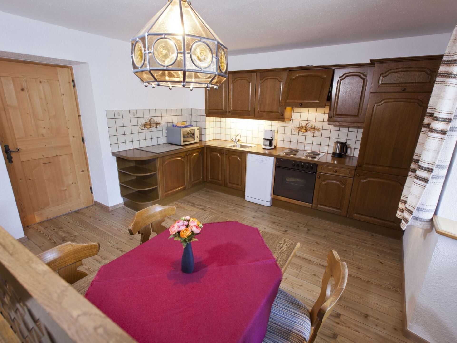 Gorgeous 2-Bed Apartment in Landeck, Sleeps 4, 1125