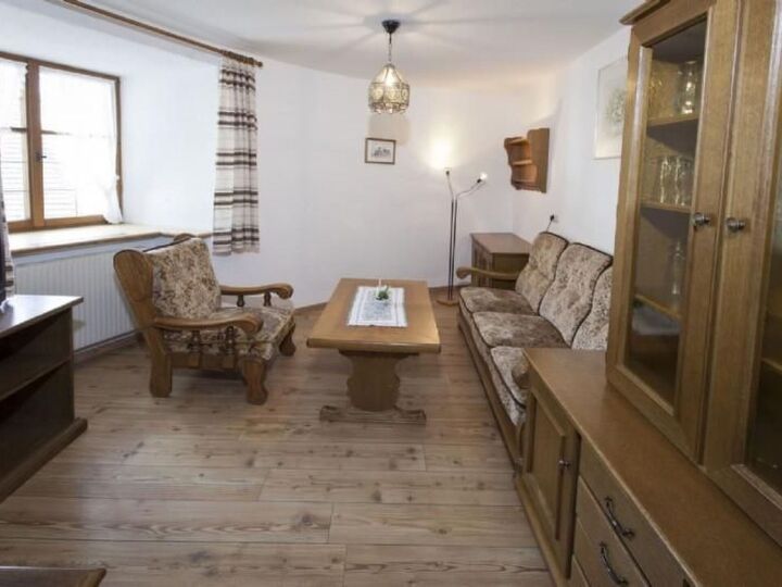 Gorgeous 2-Bed Apartment in Landeck, Sleeps 4, 1125