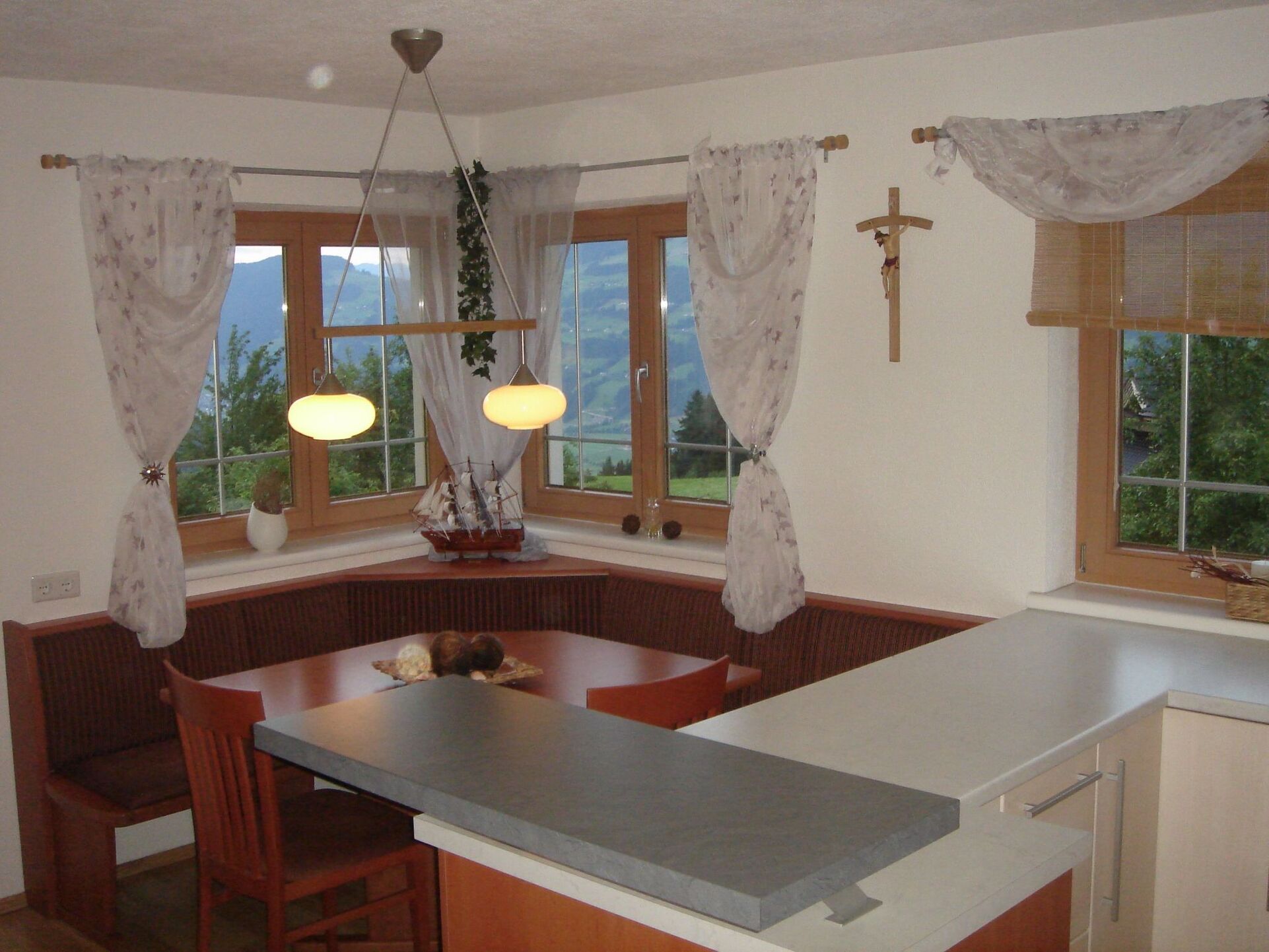 Stunning 3-Bed House in Schwaz, Sleeps 6, 1122
