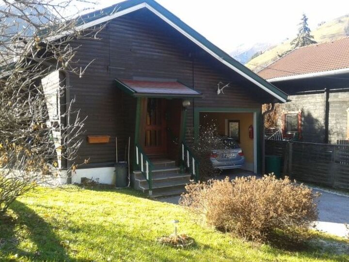Spacious 2-Bed House in Zell am See, Sleeps 4, 1100