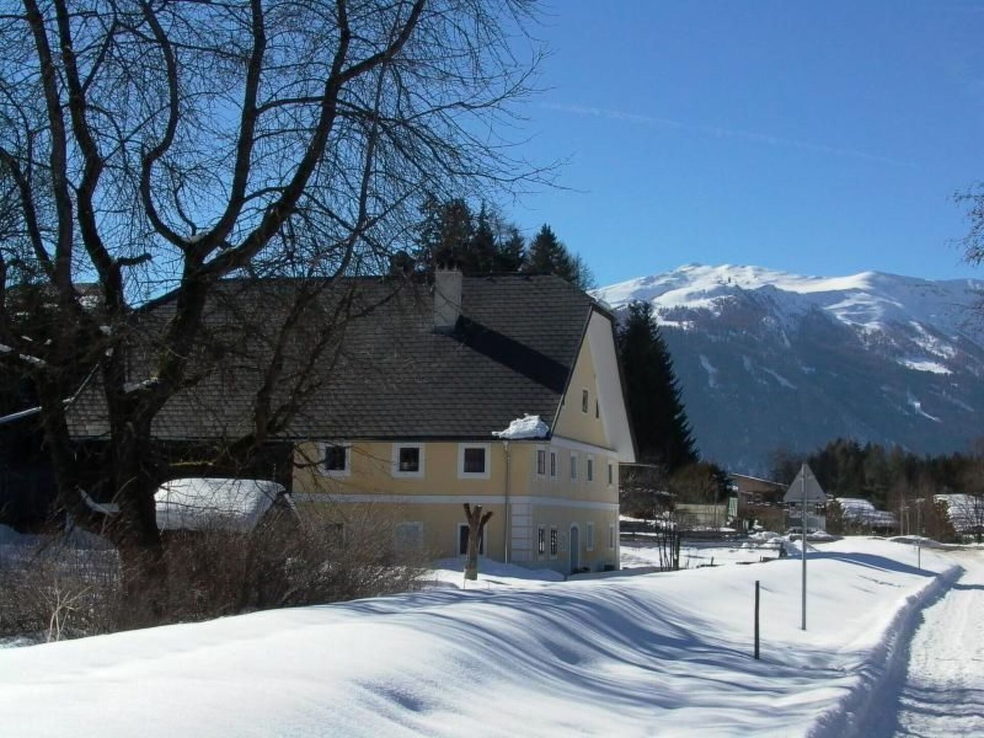 Serene 2-Bed Apartment in Tamsweg, Sleeps 6, 1104