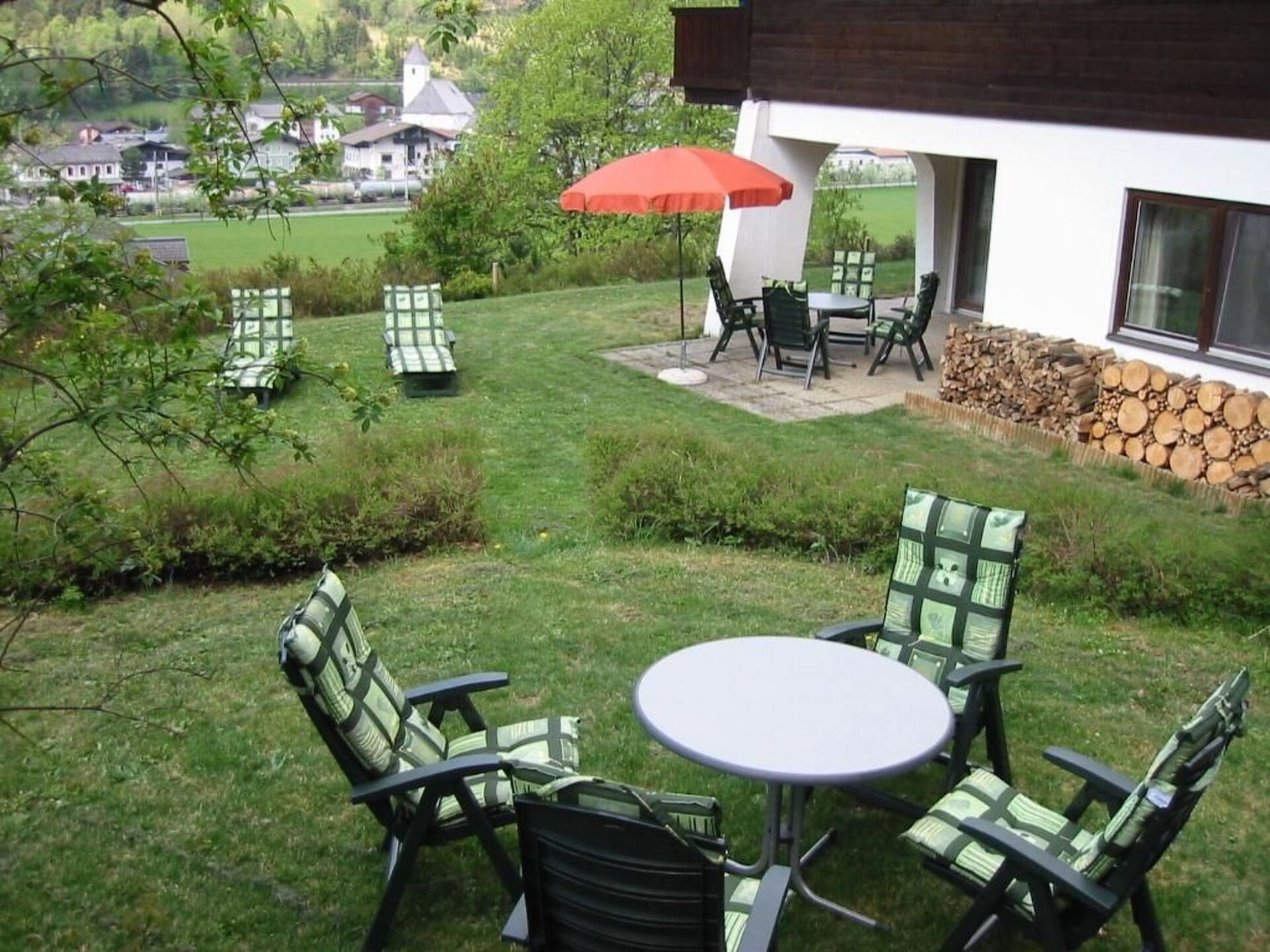 2-Bed Apartment in Sankt Johann im Pongau, Sleeps 6, 1105