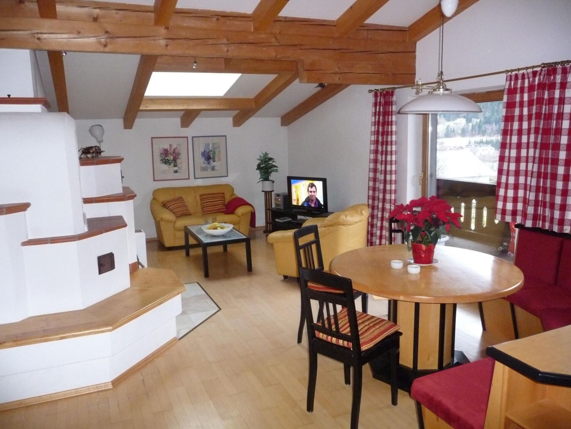 2-Bed Apartment in Sankt Johann im Pongau, Sleeps 6, 1105