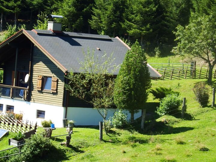 Tranquil 3-Bed House in Wolfsberg, Sleeps 4, 1106, Wolfsberg, Austria