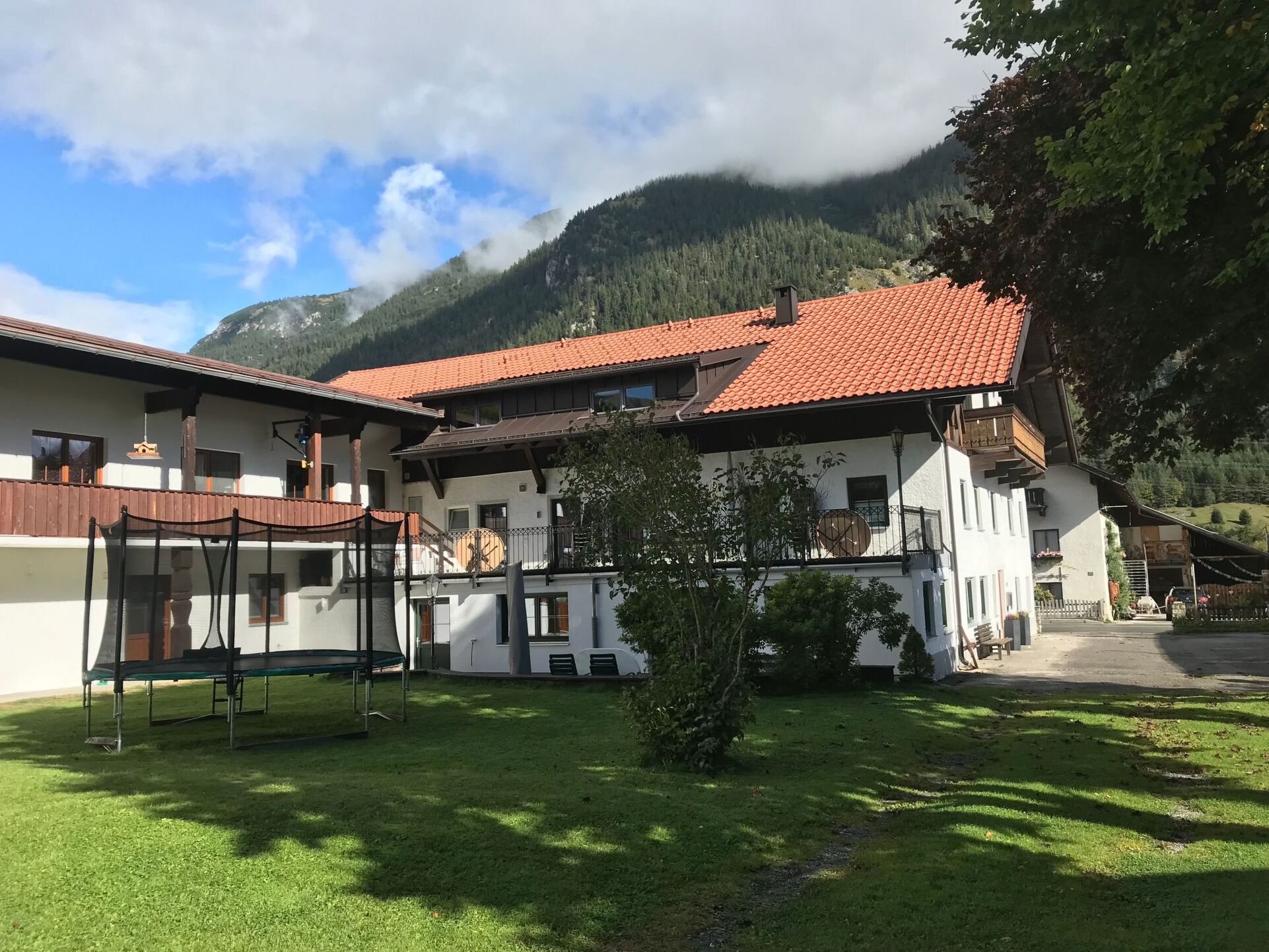 1-Bed Apartment with Mountain View in Reutte, Sleeps 4, 1160
